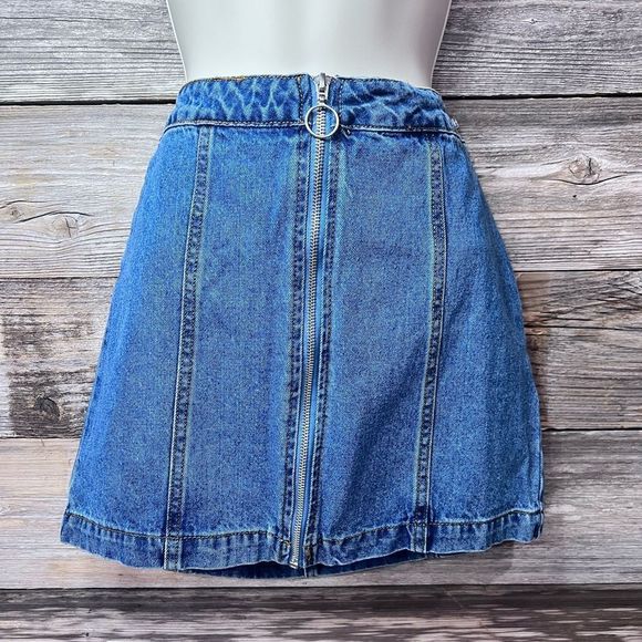 ForeverΒ 21 Front Zip Up Denim Mini Skirt Size 25 π - Picture 1 of 6